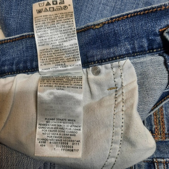 Vintage Levi's 515 Capri Faded and Whiskering Blue Jean 32" x 22" - Picture 10 of 11